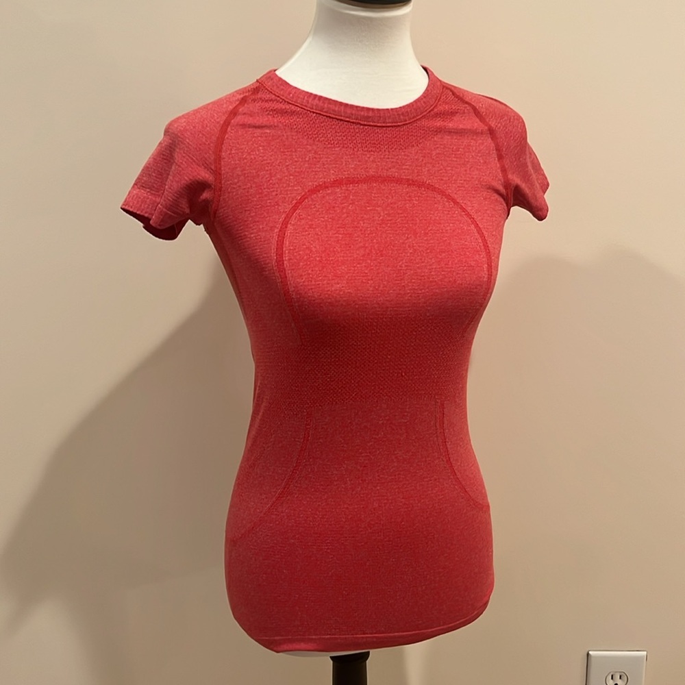 Lululemon Swiftly Tech Short Sleeve Crew Sleeve